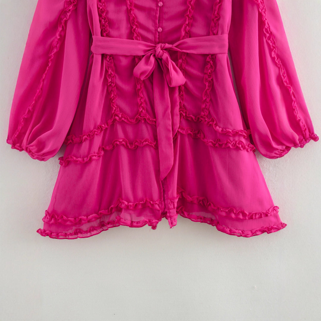 Damernas lekfulla miniklänning med volangdetaljer och midjebälte Eva Jonsson-Eva Jonsson