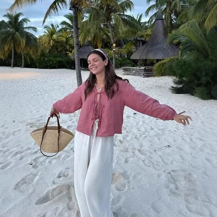 Damernas lösa topp med elegant snörningsdetalj Mirla-Eva Jonsson