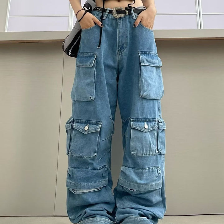 Damernas löst snittade cargo-jeans med flera fickor och avslappnad passform Mirla-Eva Jonsson