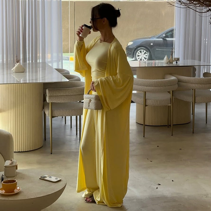 Damernas loungemode-kombination med vidskuret överdel och vida byxor Eva Jonsson-Eva Jonsson