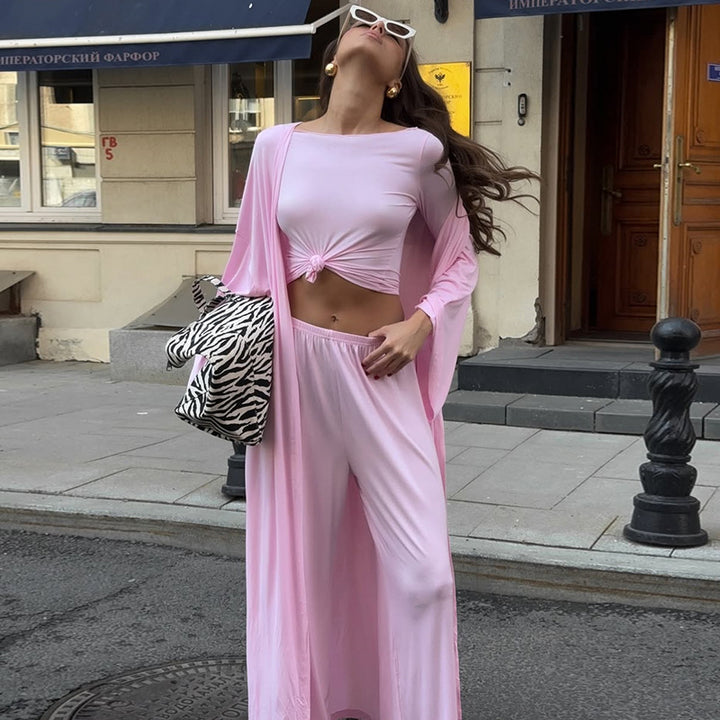 Damernas loungemode-kombination med vidskuret överdel och vida byxor Eva Jonsson-Eva Jonsson