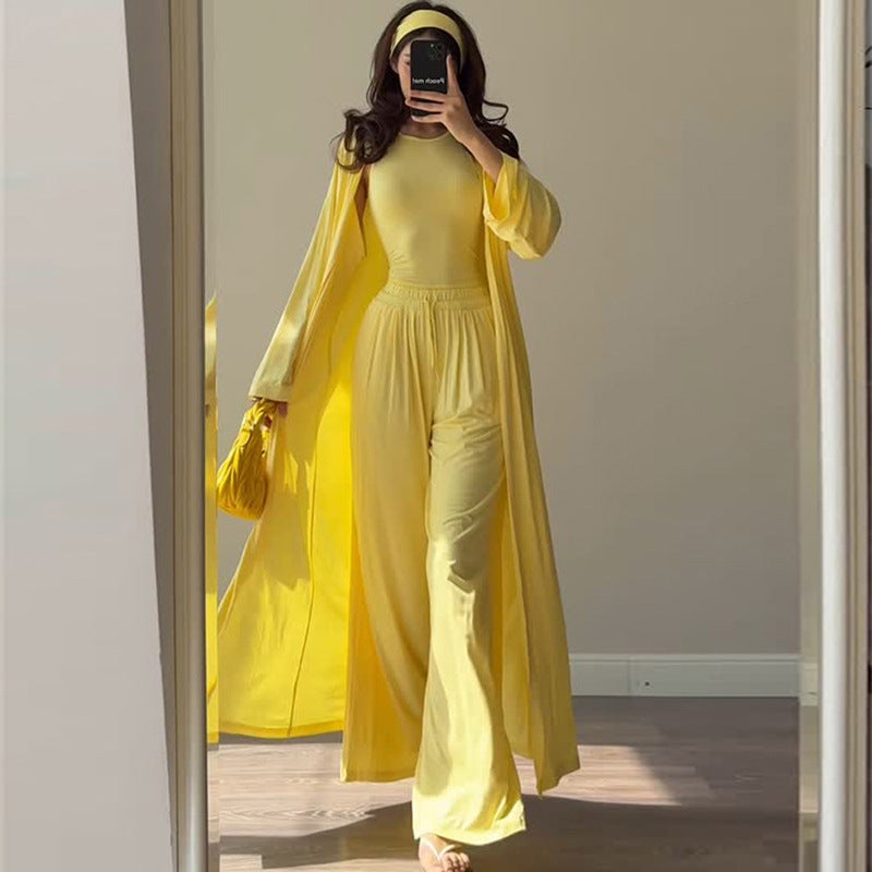 Damernas loungewear-kombination med flödande kimono och bekväm byxa Mirla-Eva Jonsson