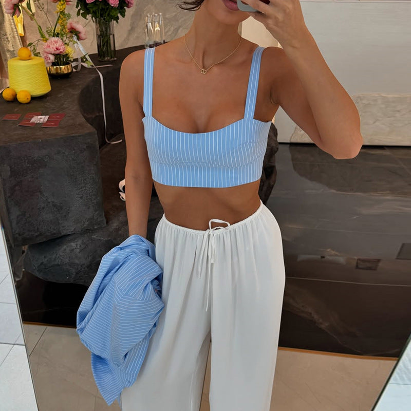 Damernas loungewear-kombination med randig oversize-skjorta och bekväma shorts Mirla-Eva Jonsson