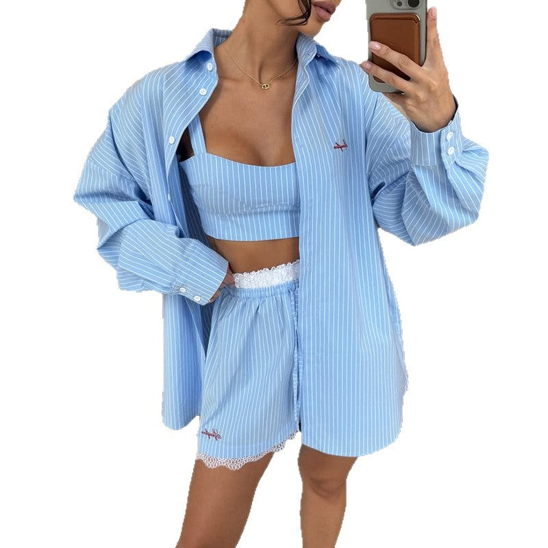 Damernas loungewear-kombination med randig oversize-skjorta och bekväma shorts Mirla-Eva Jonsson