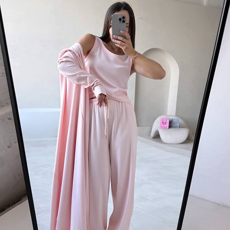 Damernas loungewear-kombination med vid skärning och cropped topp Mirla-Eva Jonsson