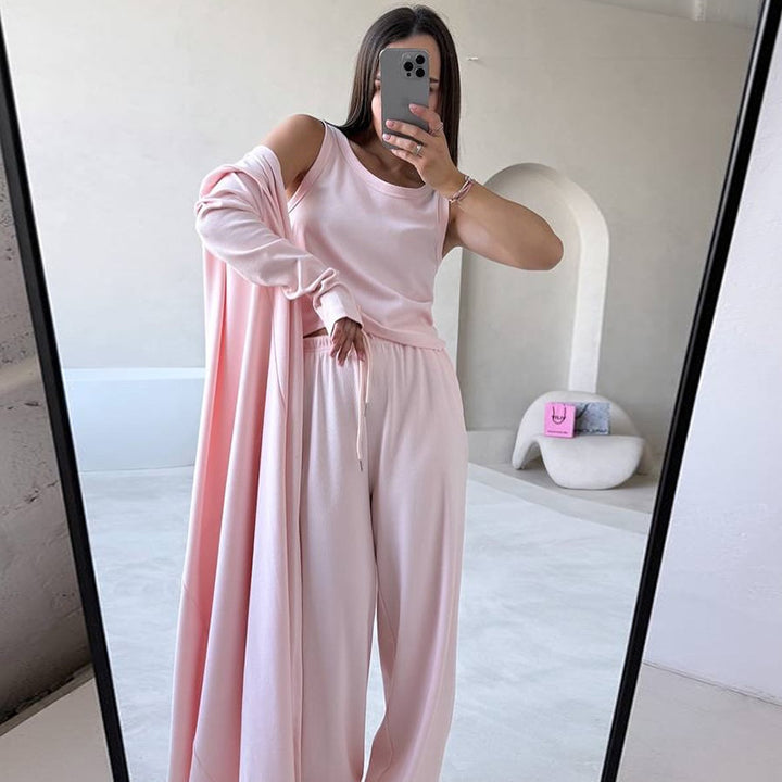 Damernas loungewear-kombination med vid skärning och cropped topp Mirla-Eva Jonsson