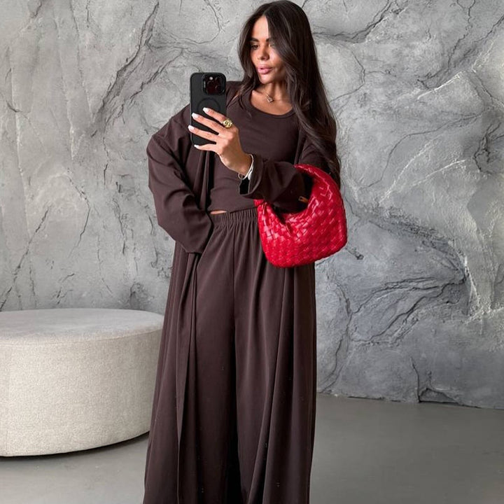 Damernas loungewear-kombination med vid skärning och cropped topp Mirla-Eva Jonsson