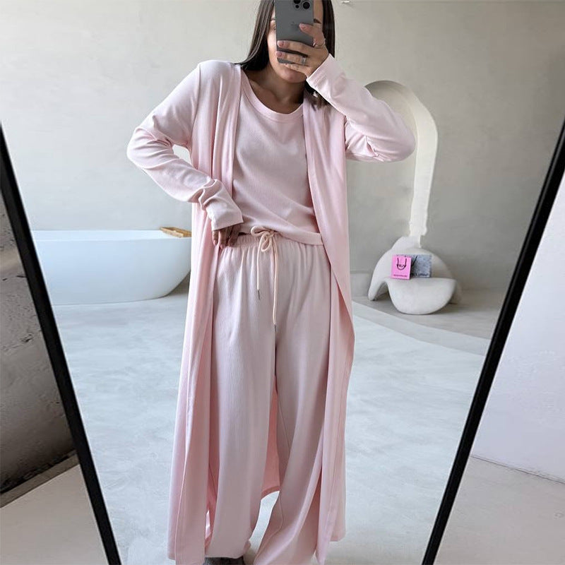 Damernas loungewear-kombination med vid skärning och cropped topp Mirla-Eva Jonsson