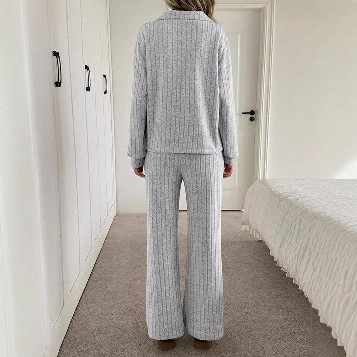 Damernas loungewear-set i strukturerad tyg med avslappnad passform Mirla-Eva Jonsson