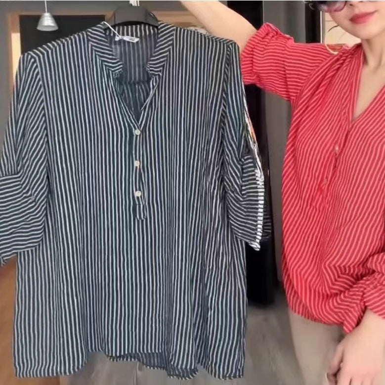 Damernas luftiga blus med charmig randig design Eva Jonsson-Eva Jonsson