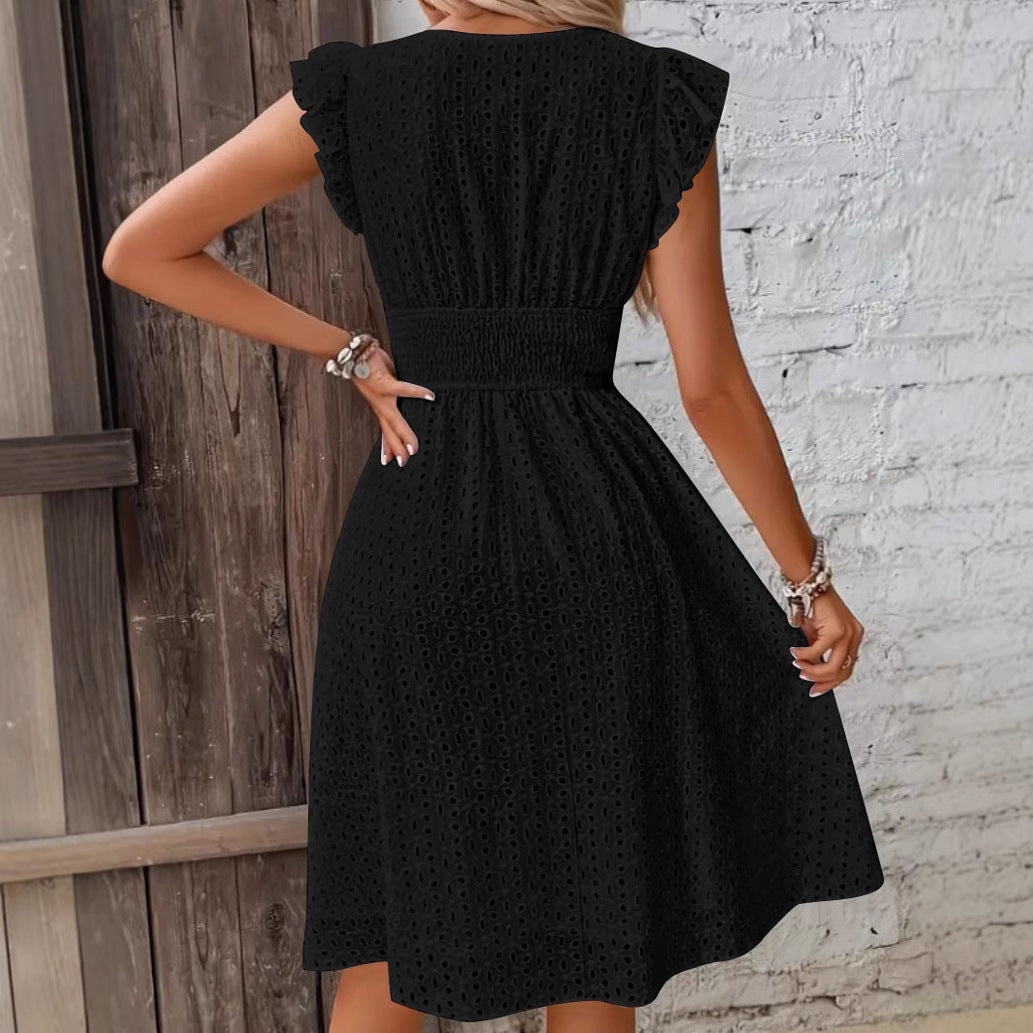 Damernas luftiga klänning med spetsmönster och smickrande V-ringning Eva Jonsson-Eva Jonsson