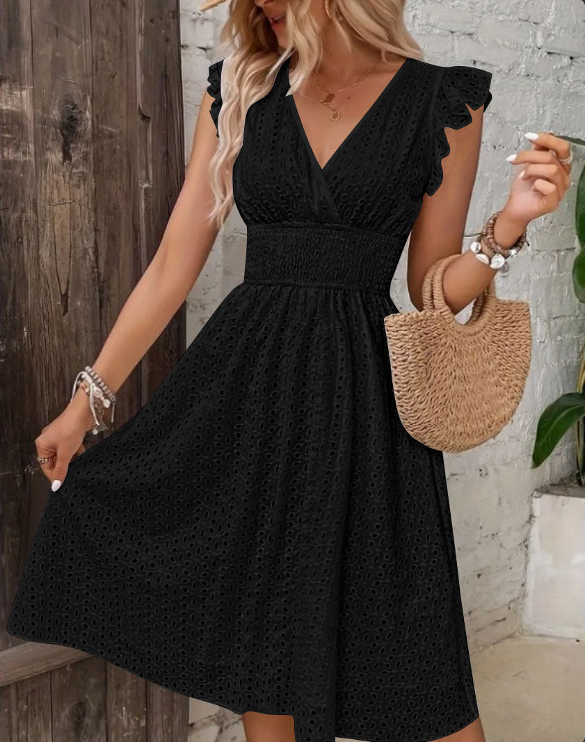 Damernas luftiga klänning med spetsmönster och smickrande V-ringning Eva Jonsson-Eva Jonsson