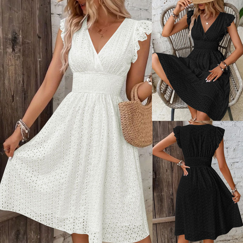 Damernas luftiga klänning med spetsmönster och smickrande V-ringning Eva Jonsson-Eva Jonsson