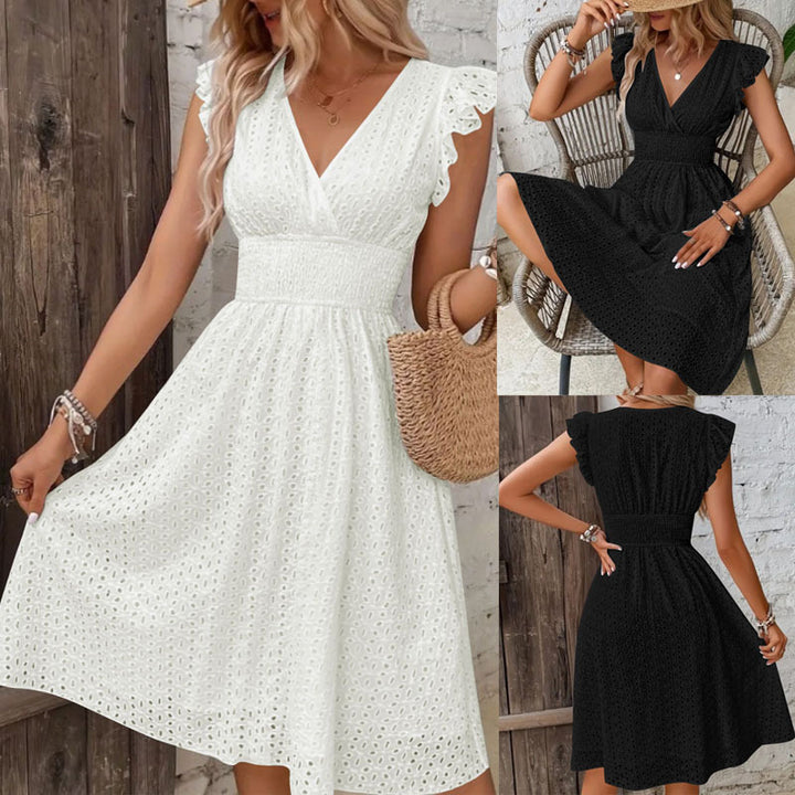 Damernas luftiga klänning med spetsmönster och smickrande V-ringning Eva Jonsson-Eva Jonsson