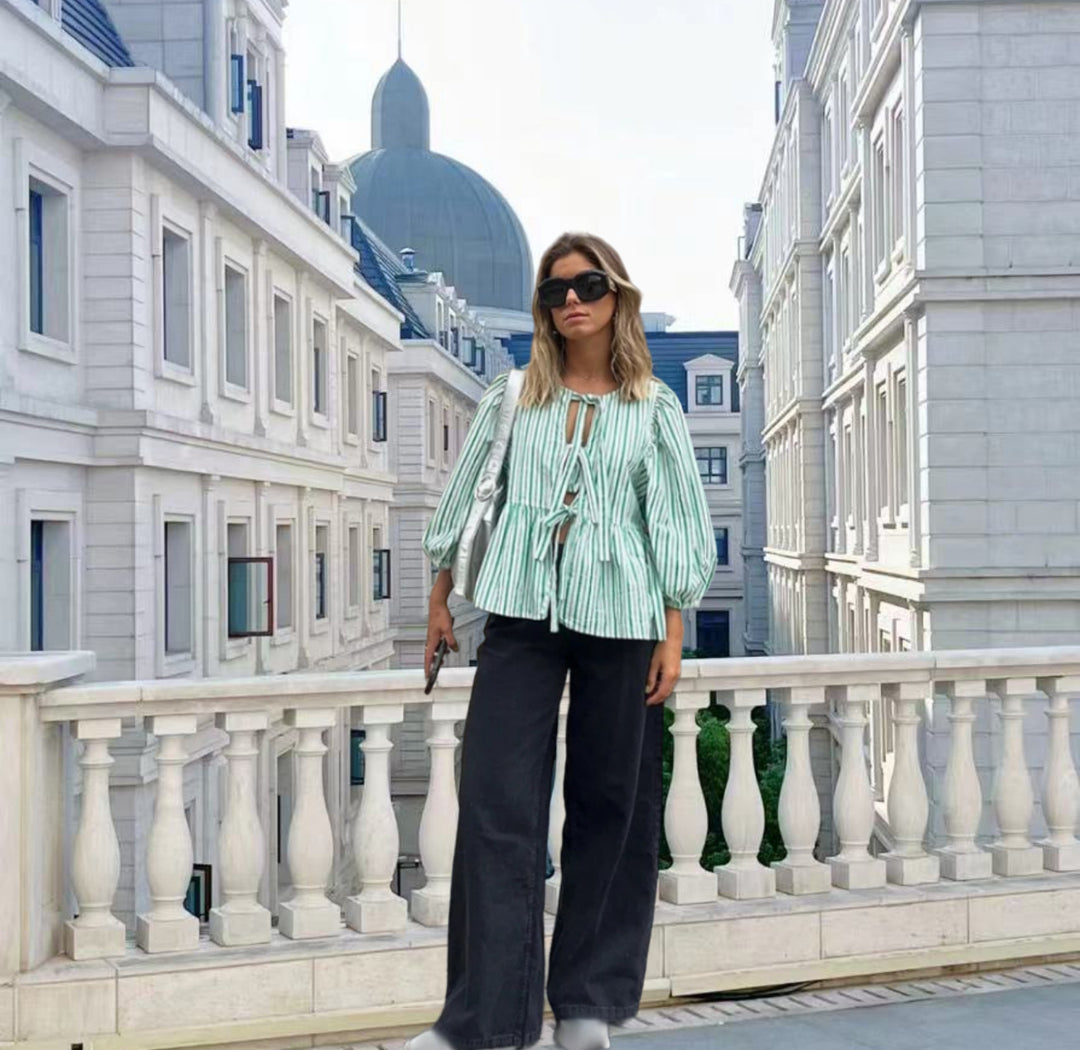 Damernas luftiga rutig blus med kreativt cut-out Eva Jonsson-Eva Jonsson