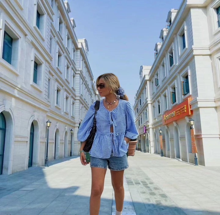 Damernas luftiga rutig blus med kreativt cut-out Eva Jonsson-Eva Jonsson