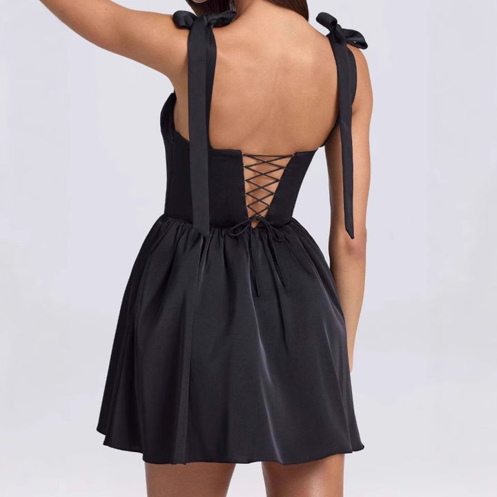 Damernas luftiga sommarklänning med höftrund ryggutskärning och bedårande rosetter Eva Jonsson-Eva Jonsson