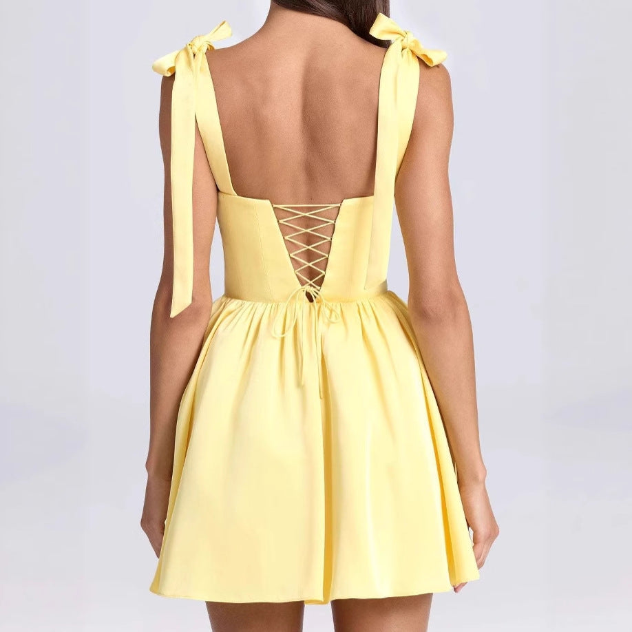 Damernas luftiga sommarklänning med höftrund ryggutskärning och bedårande rosetter Eva Jonsson-Eva Jonsson