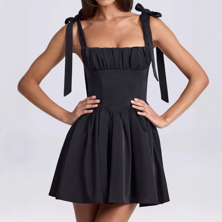 Damernas luftiga sommarklänning med höftrund ryggutskärning och bedårande rosetter Eva Jonsson-Eva Jonsson