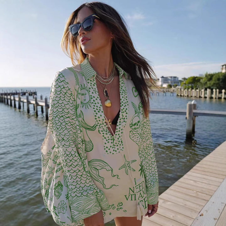 Damernas luftiga strandblus med unika mönsterdetaljer Mirla-Eva Jonsson
