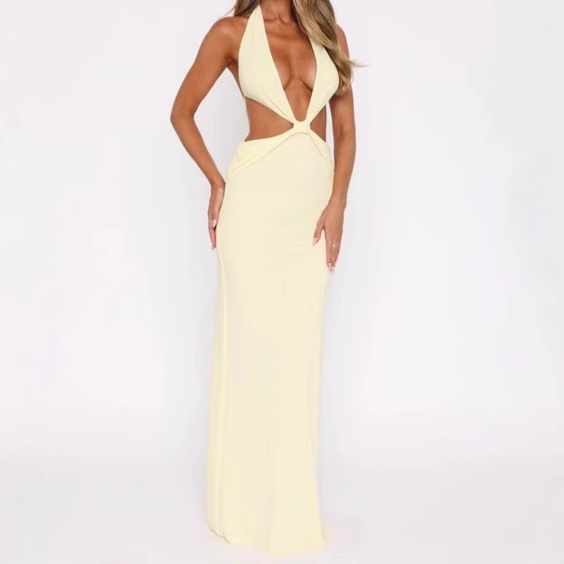 Damernas lyx maxiklänning med djup V-hals och spännande cut-out-detaljer Eva Jonsson-Eva Jonsson