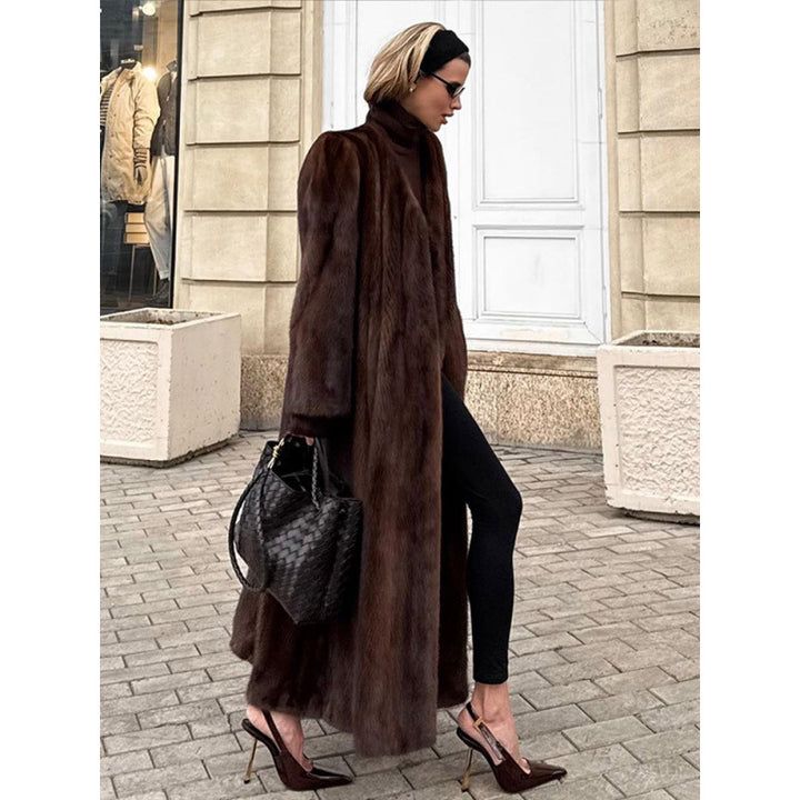 Damernas lyxiga faux fur jacka med elegant skärning och hög krage Eva Jonsson-Eva Jonsson