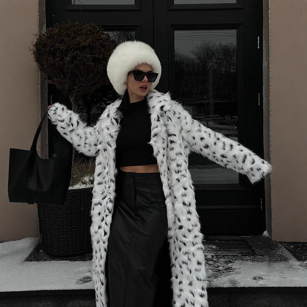 Damernas lyxiga konstfälljacka med iögonfallande djurmotiv Eva Jonsson-Eva Jonsson