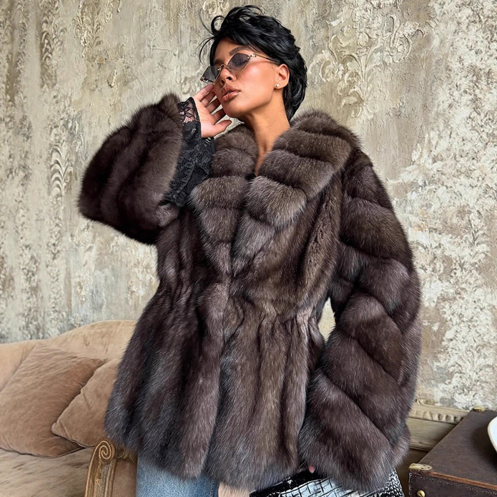 Damernas lyxiga konstfälljacka med vid passform och modiga detaljer Eva Jonsson-Eva Jonsson