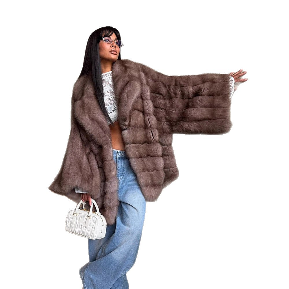 Damernas lyxiga konstfälljacka med vid passform och modiga detaljer Eva Jonsson-Eva Jonsson