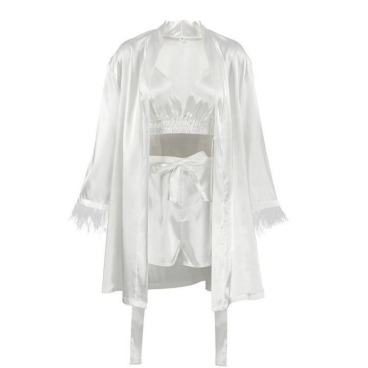Damernas lyxiga satin-loungewear-set med eleganta volangdetaljer och andningsbara shorts Mirla-Eva Jonsson