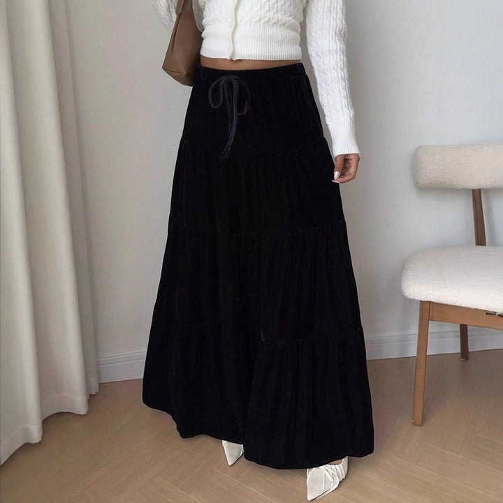 Damernas maxikjol med elastisk midja och voluminös veckdesign Mirla-Eva Jonsson