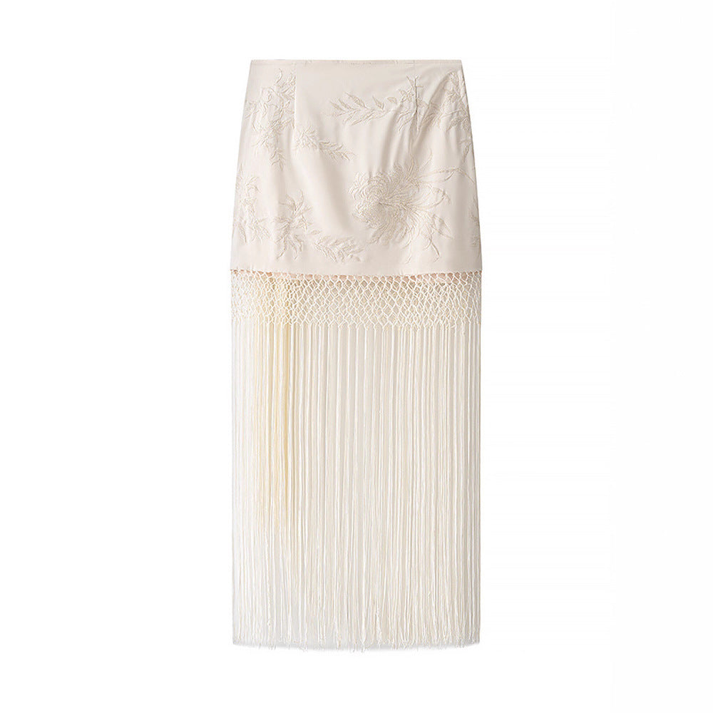 Damernas maxikjol med konstfull fransdekoration och elegant broderi Mirla-Eva Jonsson