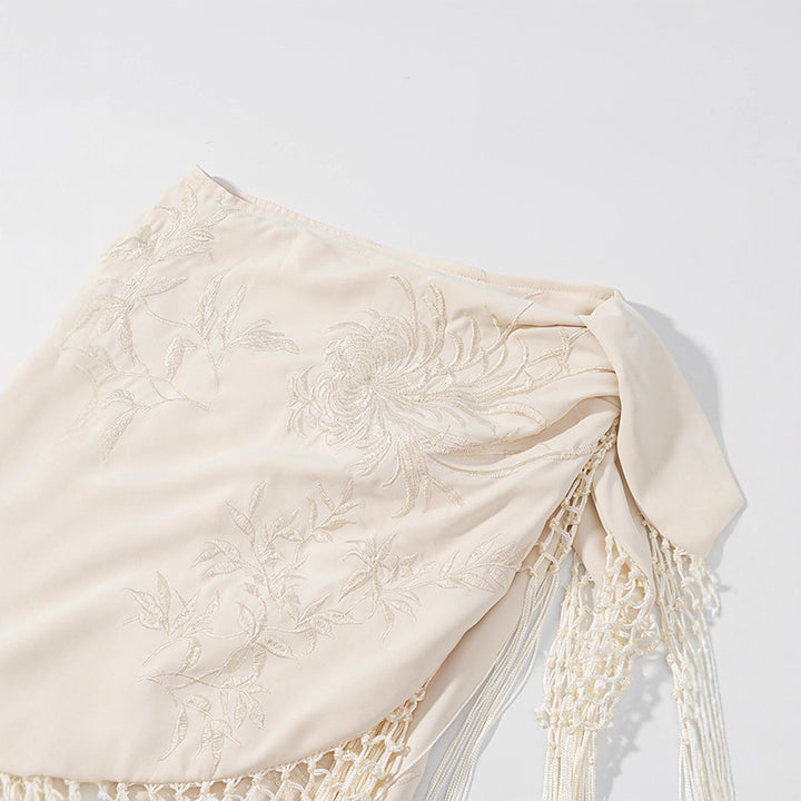 Damernas maxikjol med konstfull fransdekoration och elegant broderi Mirla-Eva Jonsson