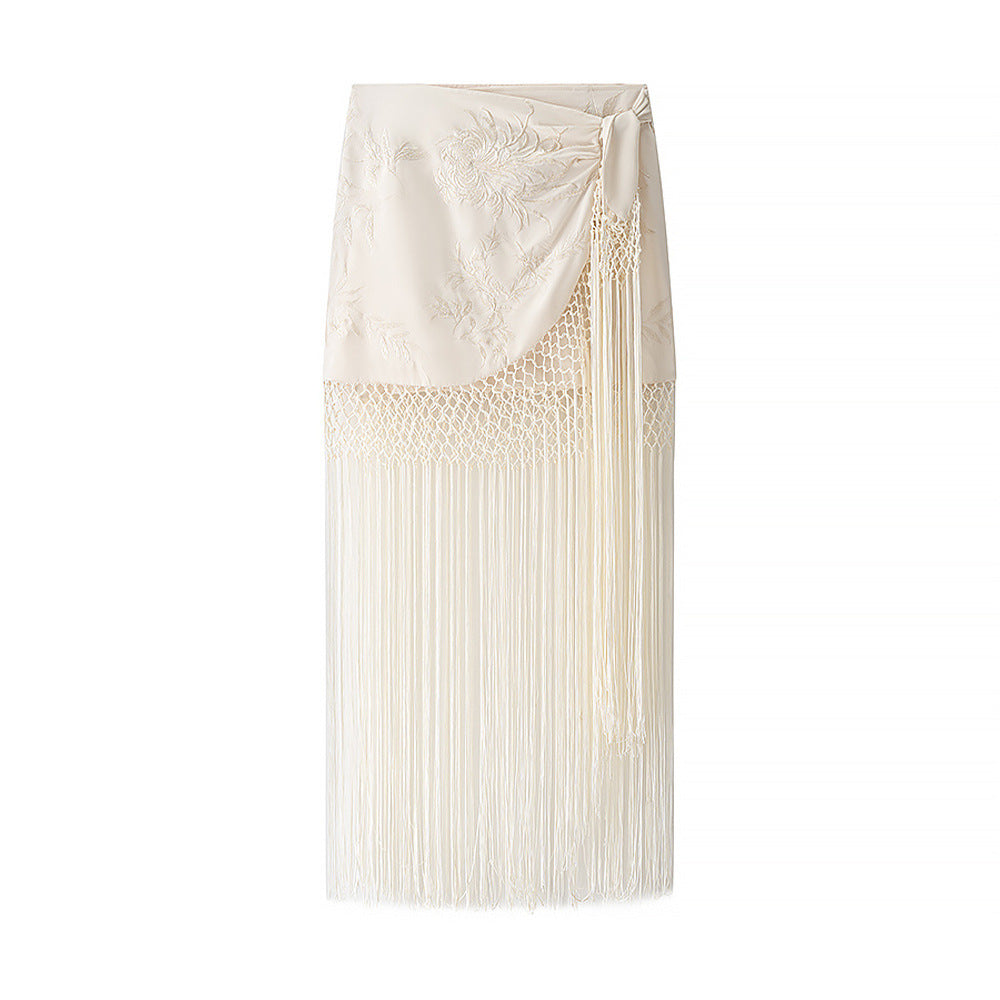 Damernas maxikjol med konstfull fransdekoration och elegant broderi Mirla-Eva Jonsson