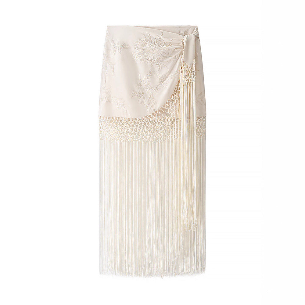 Damernas maxikjol med konstfull fransdekoration och elegant broderi Mirla-Eva Jonsson