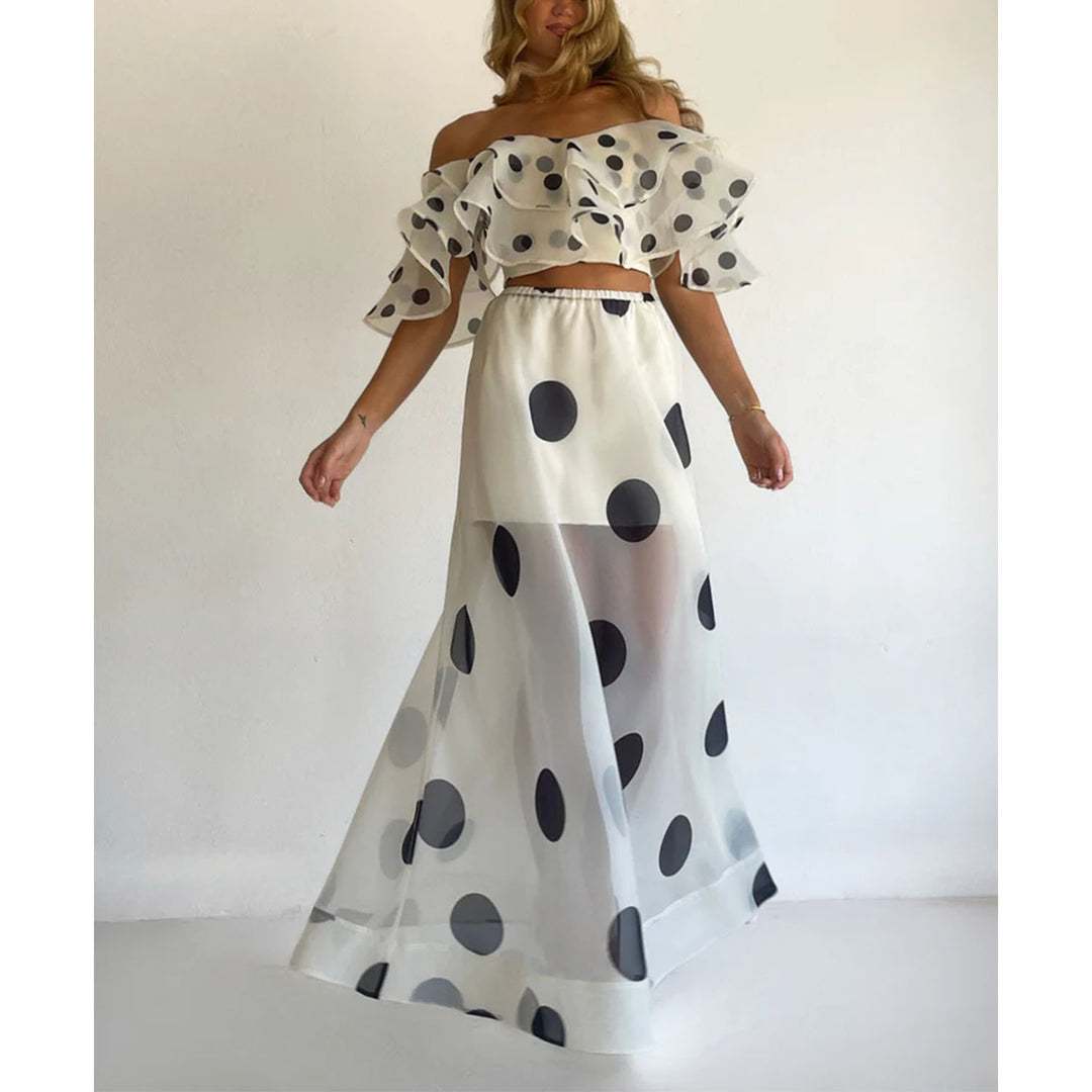 Damernas maxikjolset med off-shoulder topp och lekfullt ruffle design-Eva Jonsson
