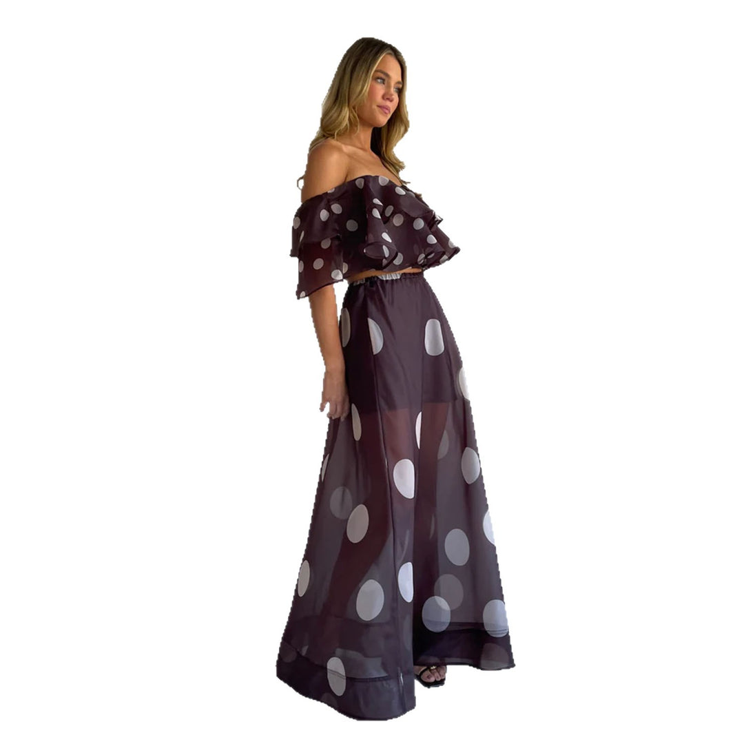 Damernas maxikjolset med off-shoulder topp och lekfullt ruffle design-Eva Jonsson