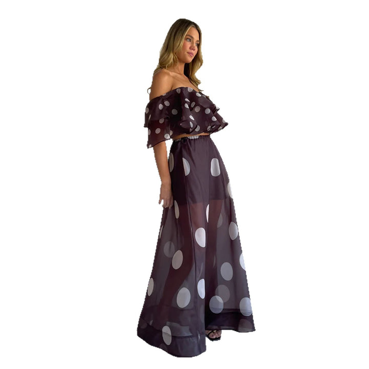 Damernas maxikjolset med off-shoulder topp och lekfullt ruffle design-Eva Jonsson