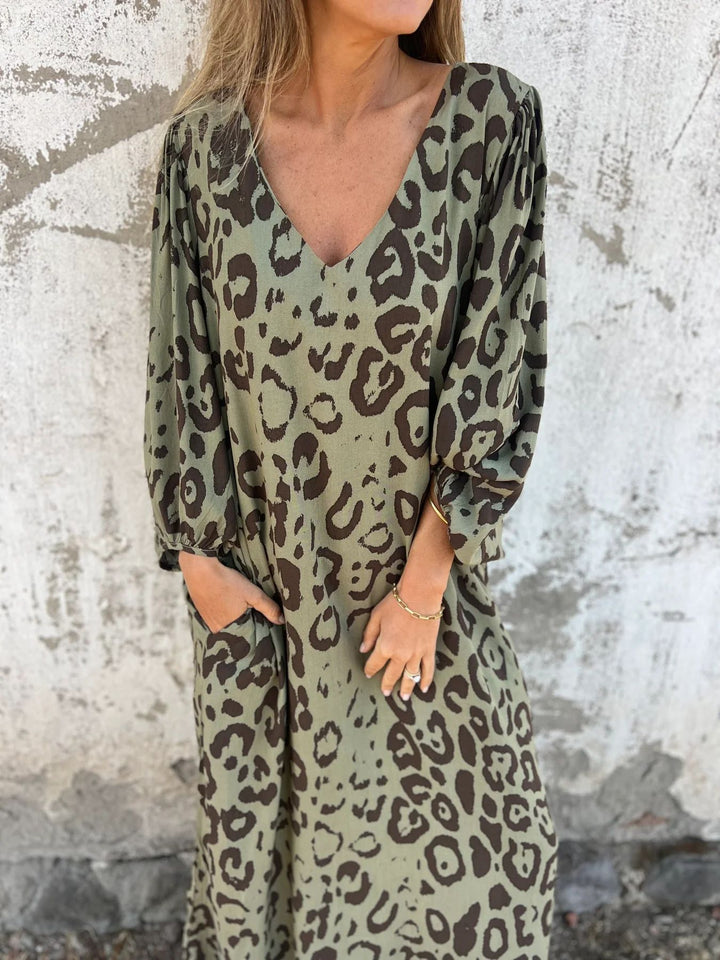 Damernas maxiklänning i stiligt leopardmönster Eva Jonsson-Eva Jonsson