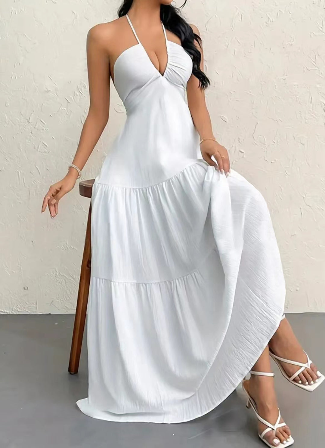 Damernas maxiklänning med axelbar design och avslappnade volangdetaljer Eva Jonsson-Eva Jonsson