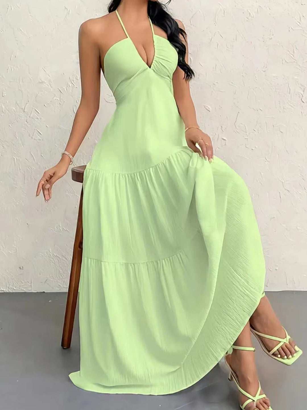 Damernas maxiklänning med axelbar design och avslappnade volangdetaljer Eva Jonsson-Eva Jonsson