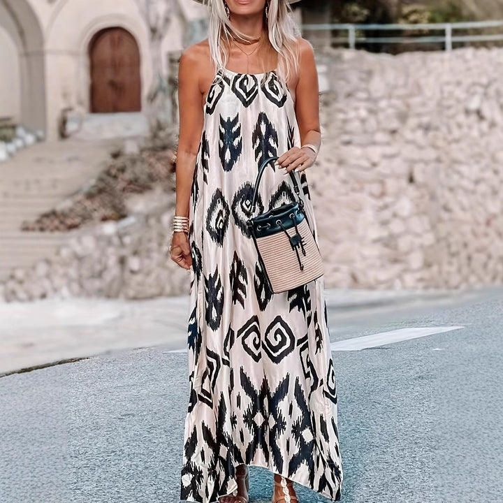 Damernas maxiklänning med elegant Ikat-mönster och öppet ryggdetalj Mirla-Eva Jonsson