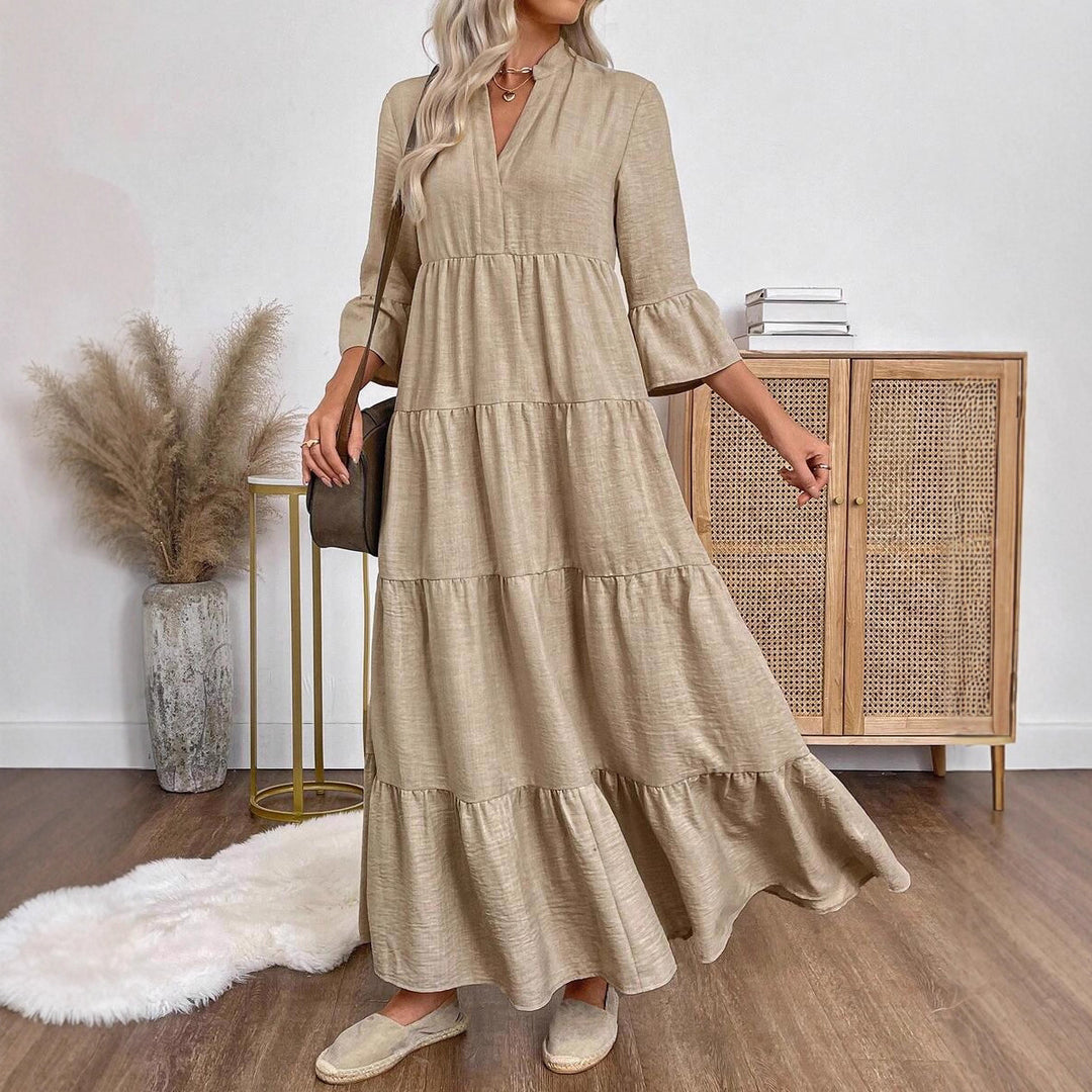 Damernas maxiklänning med elegant V-ringning och voluminösa ärmar Mirla-Eva Jonsson