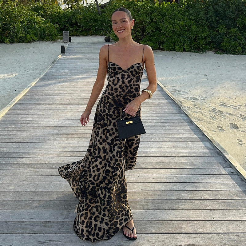 Damernas maxiklänning med elegant djurmönster och förförisk skärning Mirla-Eva Jonsson