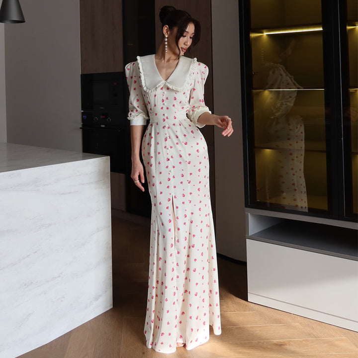 Damernas maxiklänning med elegant kragsmyckning och blommiga detaljer-Eva Jonsson