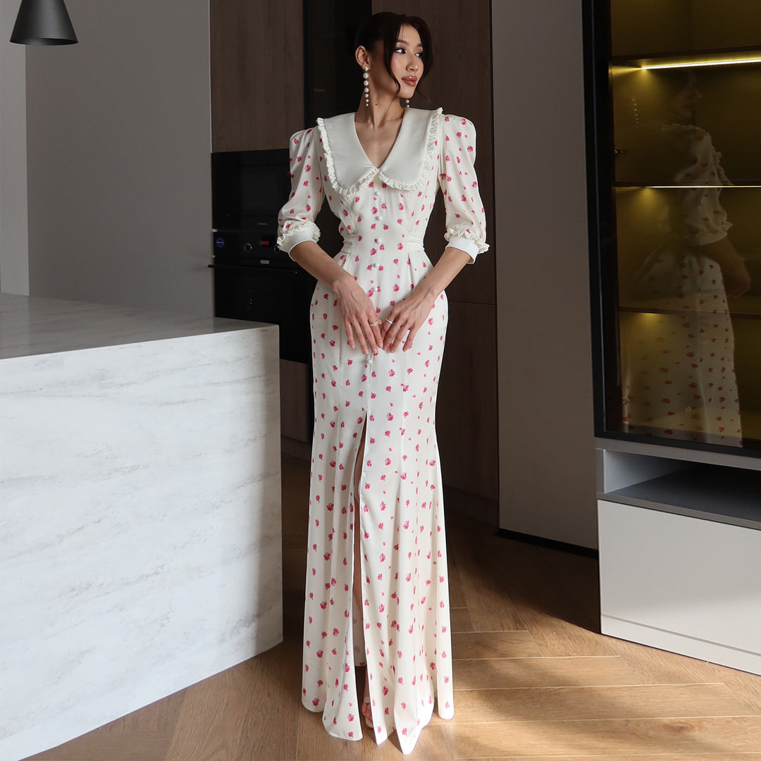 Damernas maxiklänning med elegant kragsmyckning och blommiga detaljer-Eva Jonsson