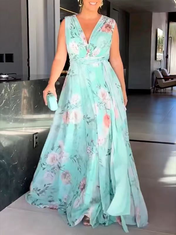 Damernas maxiklänning med flödande chiffong och romantisk blomstermaskinbroderi Mirla-Eva Jonsson