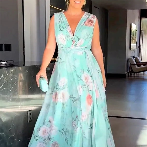 Damernas maxiklänning med flödande chiffong och romantisk blomstermaskinbroderi Mirla-Eva Jonsson
