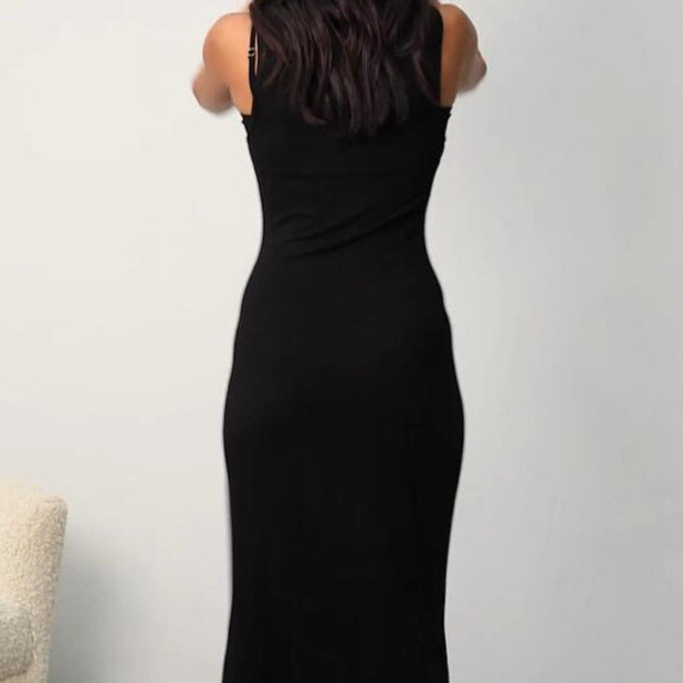 Damernas maxiklänning med innovativt cut-out-design och figurnära överdel Eva Jonsson-Eva Jonsson