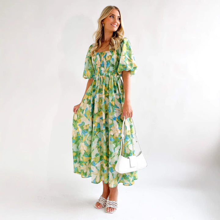 Damernas maxiklänning med luftiga puffärmar och blommönster Mirla-Eva Jonsson